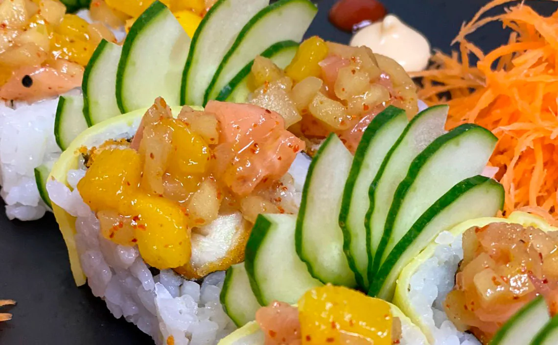 Comer Sushi roll